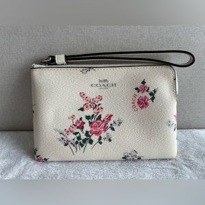 Coach L Zip Wristlet